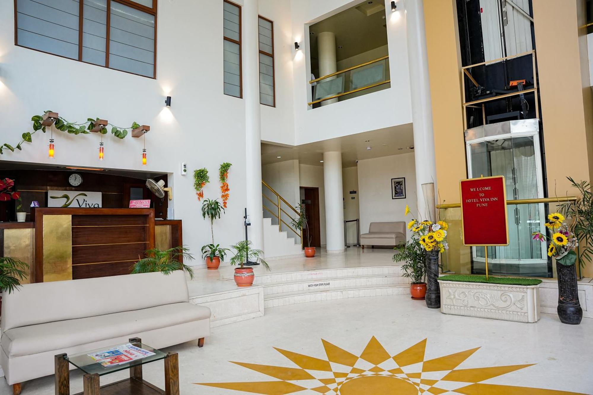 Hotel Viva Inn Yerandwane エクステリア 写真