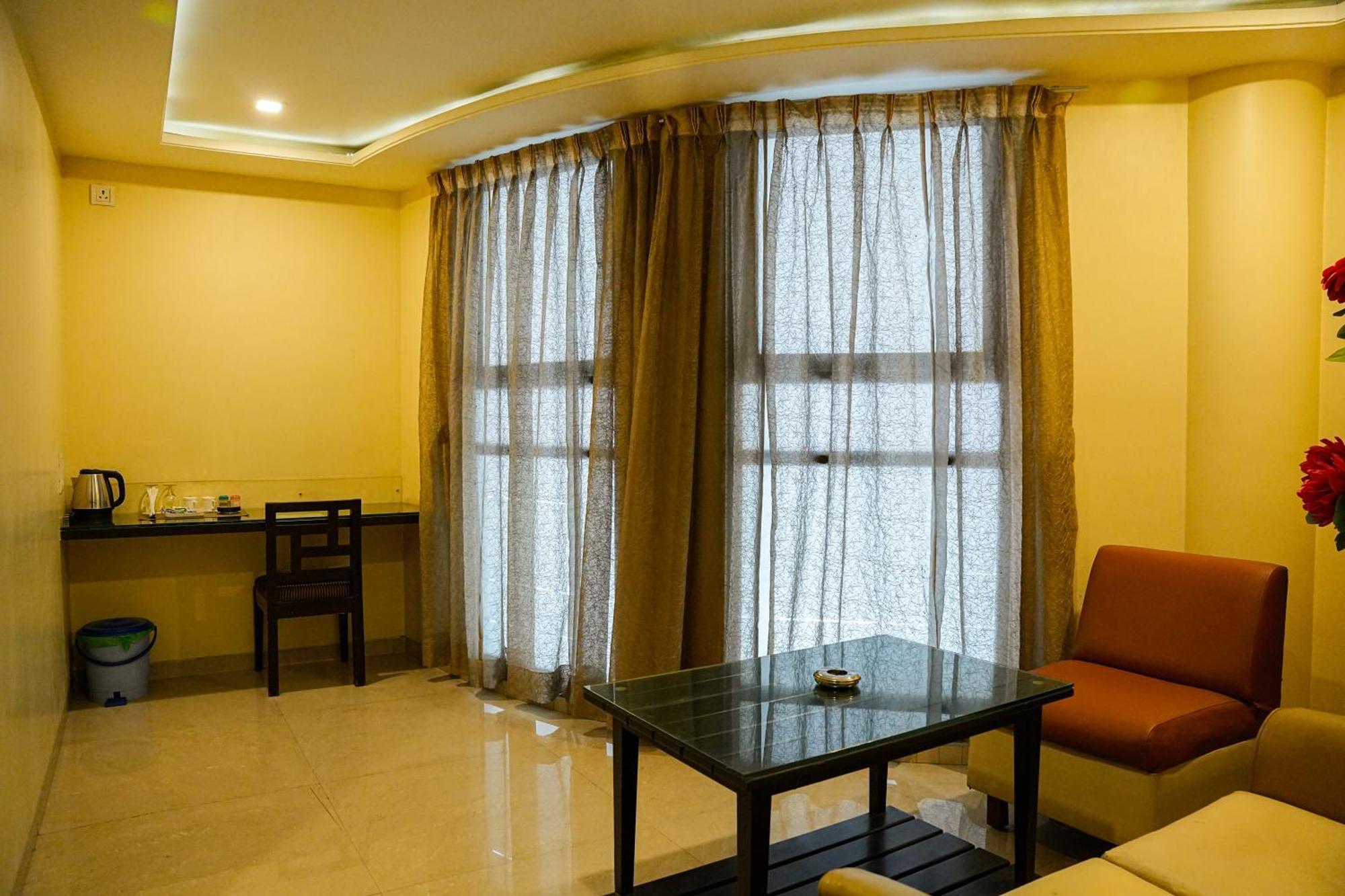 Hotel Viva Inn Yerandwane エクステリア 写真