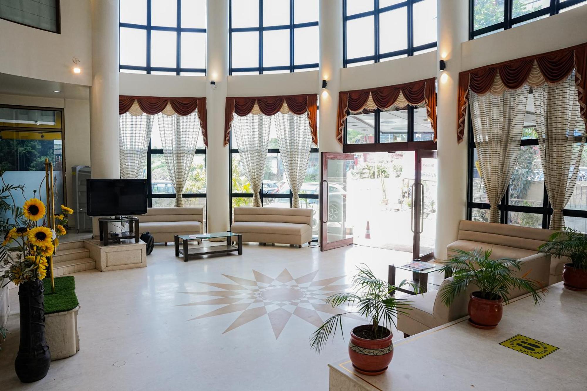 Hotel Viva Inn Yerandwane エクステリア 写真