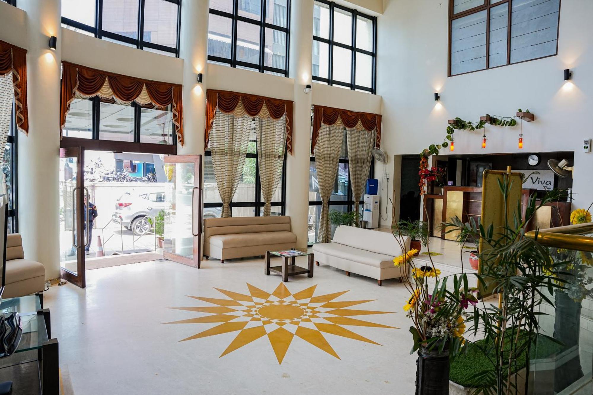 Hotel Viva Inn Yerandwane エクステリア 写真